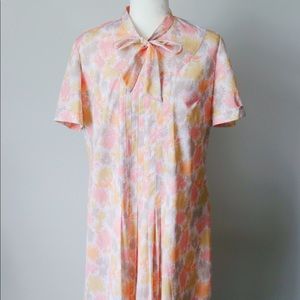 Vintage pastel tie-neck shift dress
